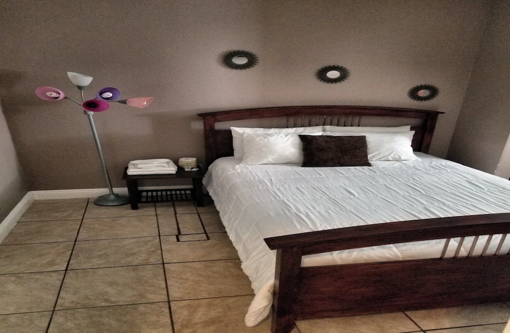 Monterey Inn Hotel - photo 35