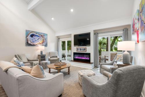 46 Crested Flycatcher by Akers Ellis Rentals — 4-Star Luxury Hotel in Kiawah Island, United States