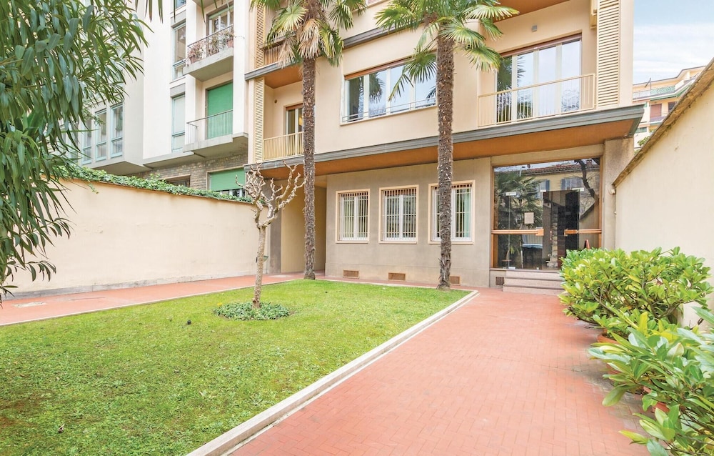 Betty Florence charming modern apartment near Piazza della Libertà — 4-Star Luxury Hotel in Florence, Italy