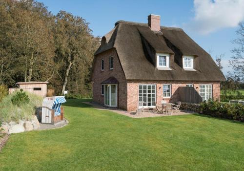 Reetdachhaus Strandkoje Reetdachhaus Strandkoje in Tating, Germany