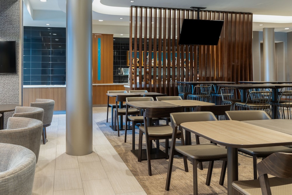 SpringHill Suites by Marriott Pleasanton - photo 29