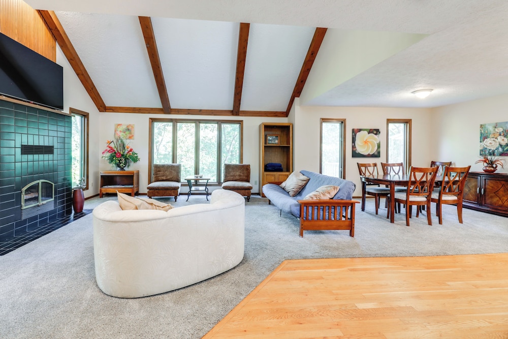 4 Mi to Dtwn Loveland: Private Retreat w Decks in Loveland, United States