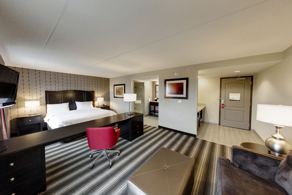 Hampton Inn Neptune Wall - photo 9