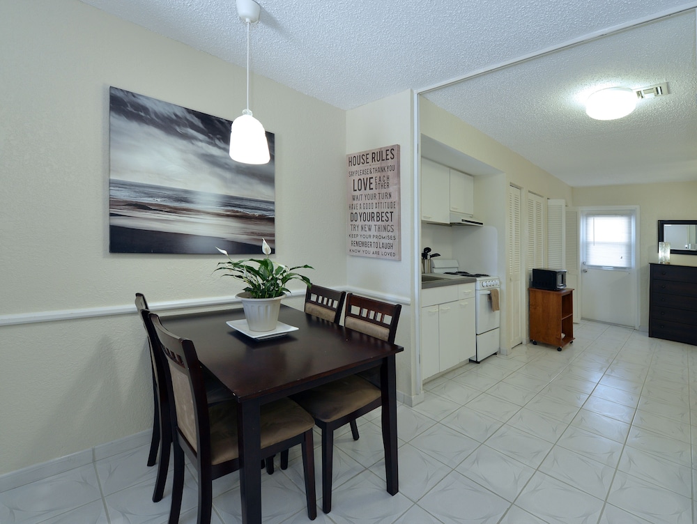 Hollywood by the Sea Hotel - photo 25