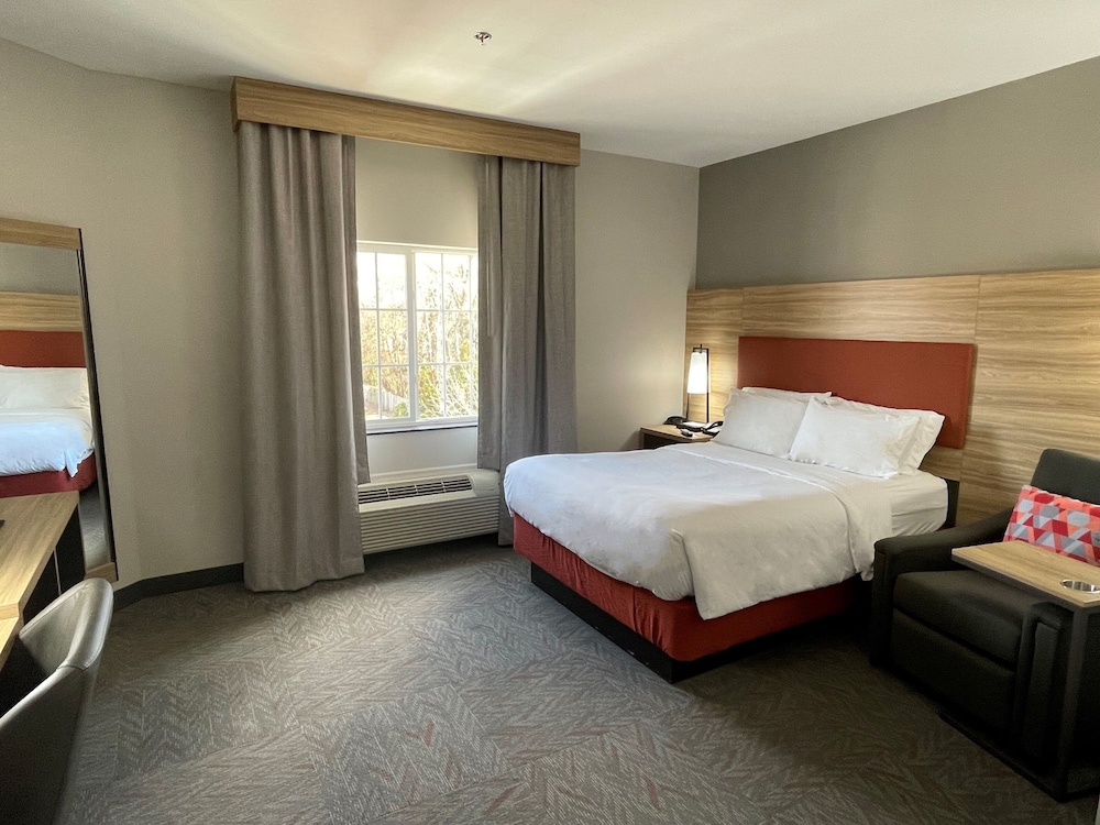 Candlewood Suites Tuscaloosa by IHG - photo 22