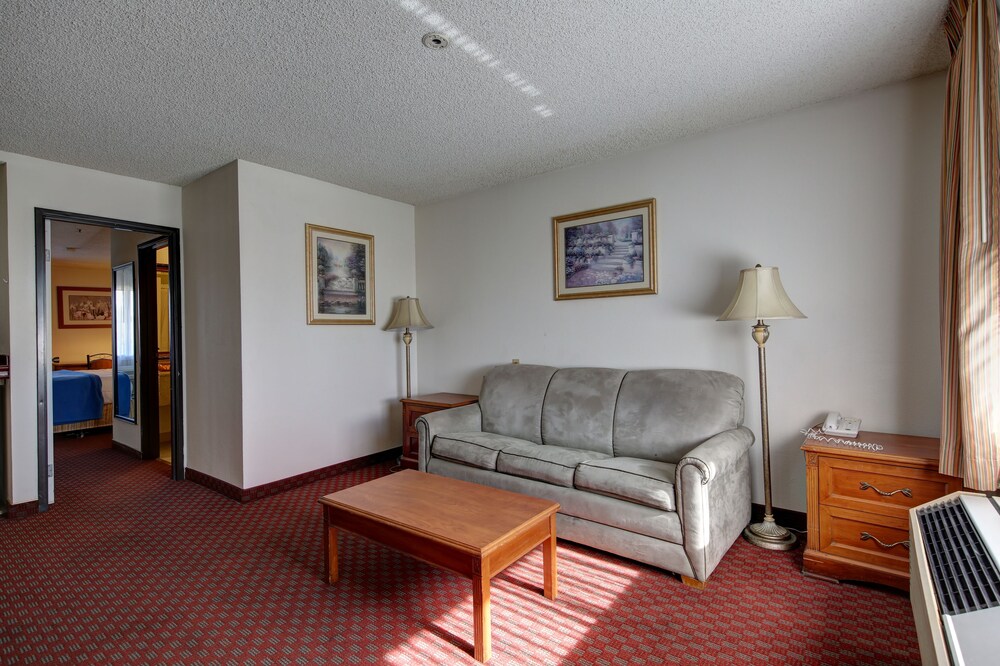 Stanton Inn & Suites - photo 18