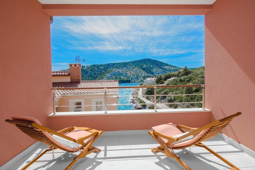 Villa Kamelicina — 4-Star Luxury Hotel in Marina, Croatia