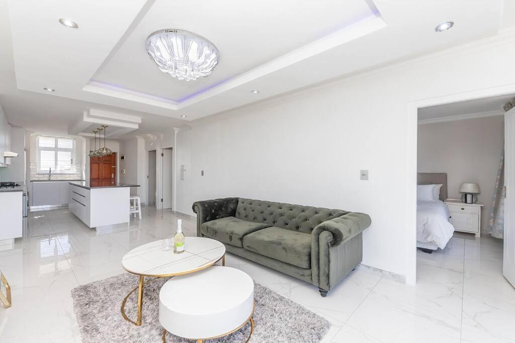 Atlantic Terraces 14 by HMH