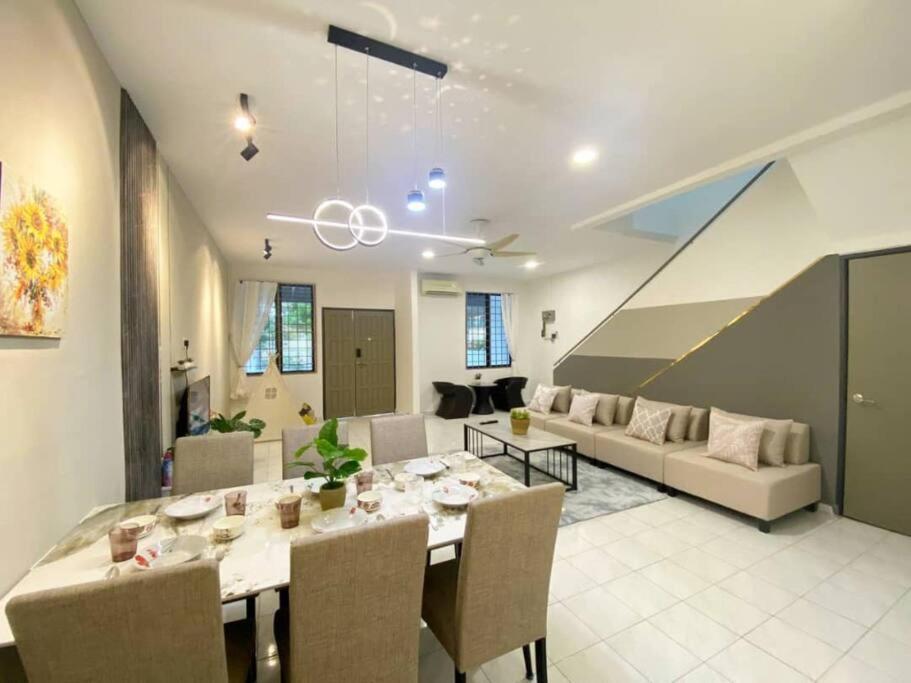 2 Storey Stylish Comfort Retreat ““AlmaImpianRia — Bukit Mertajam — photo 5