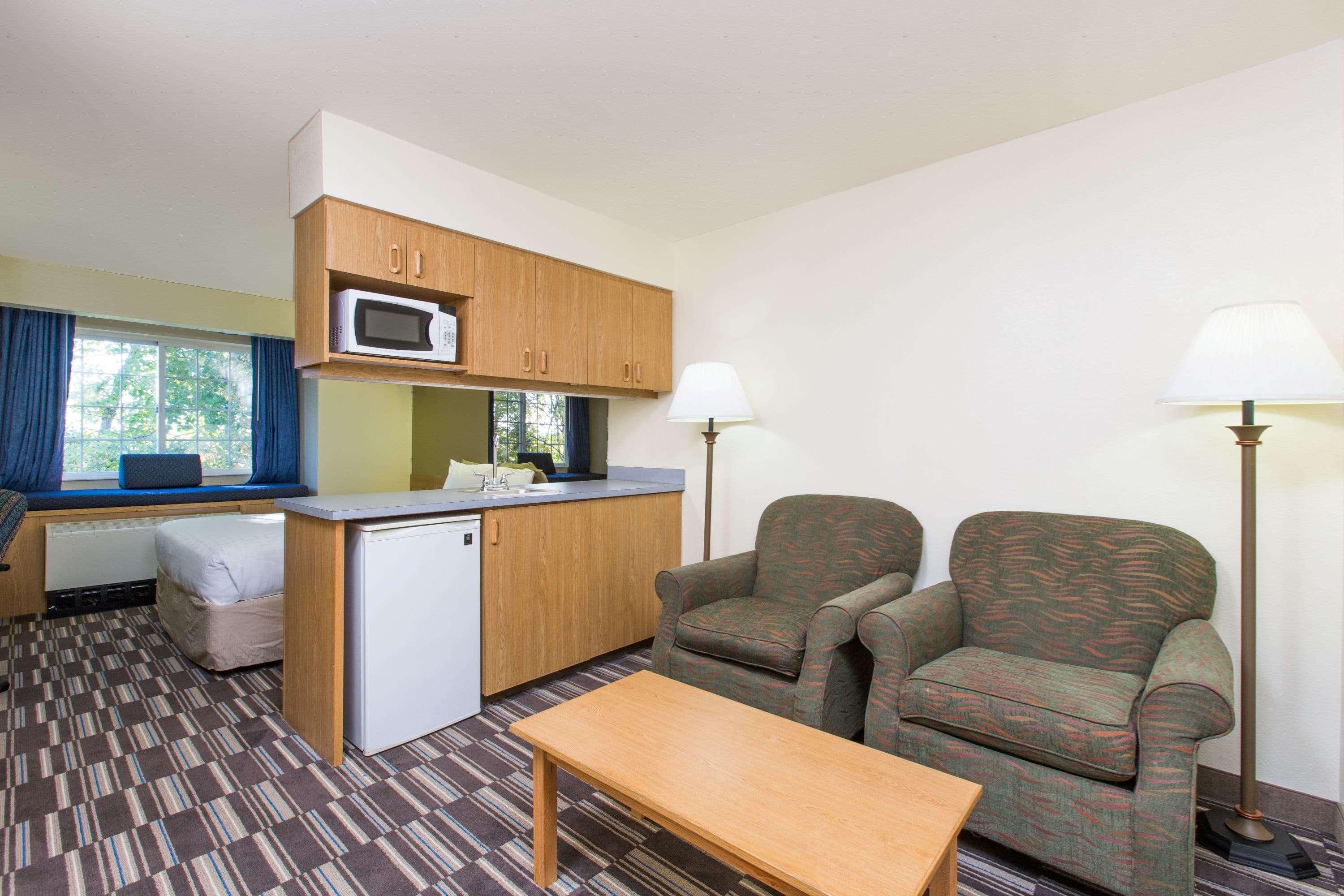 Baymont Inn & Suites by Wyndham Anchorage Airport - photo 14
