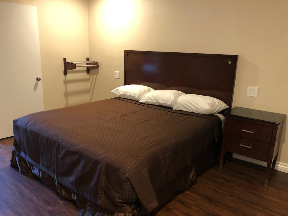 American Inn Ontario - photo 23