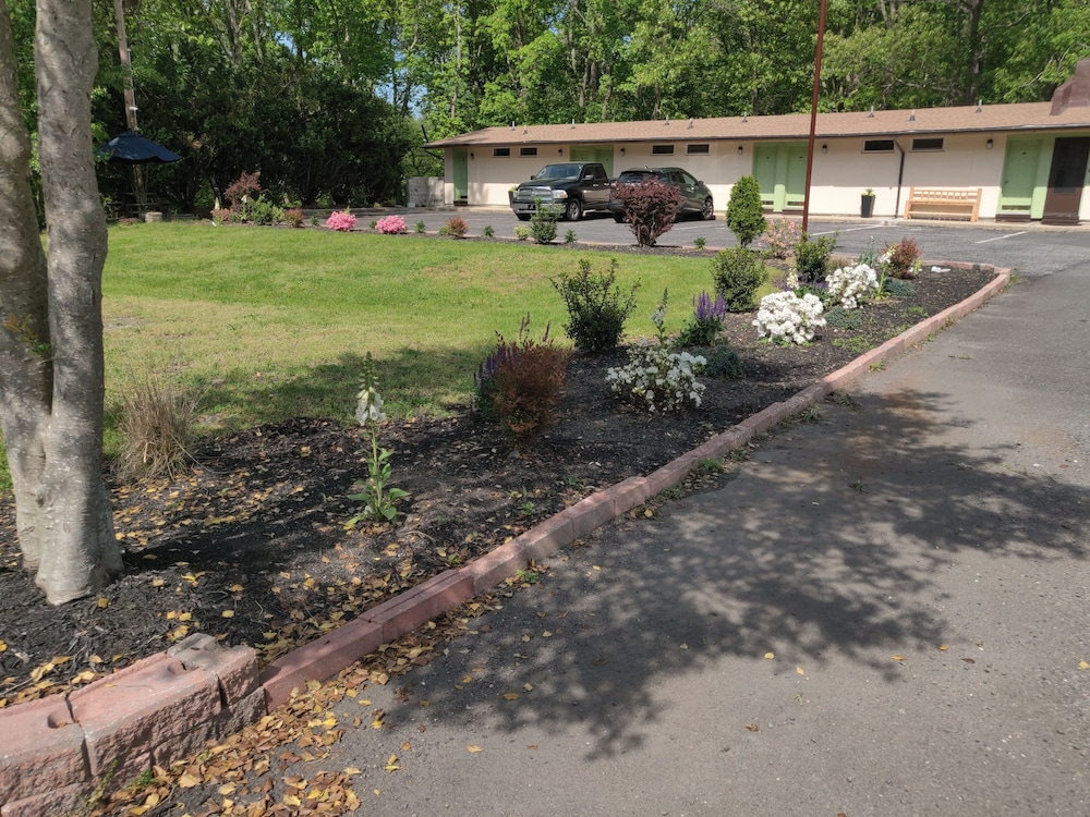 Hill Top Motel - photo 32