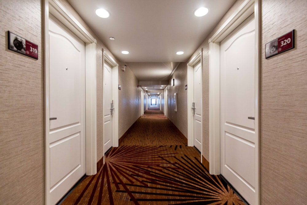 Hampton Inn Bismarck - photo 36