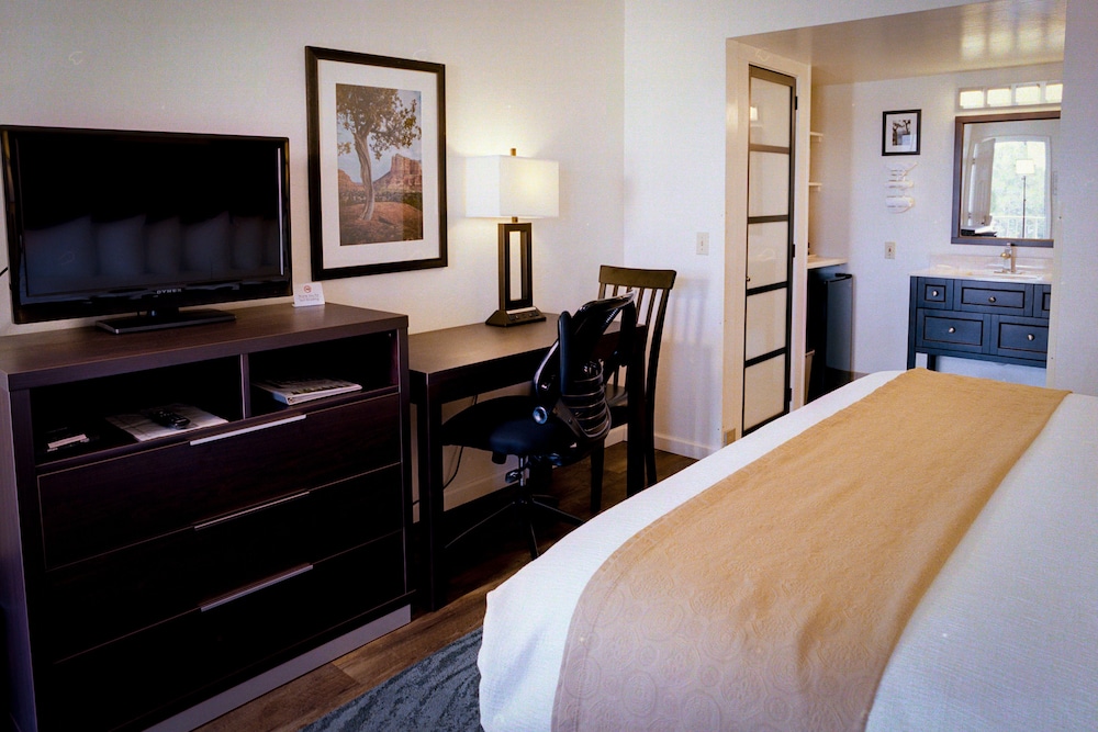Pines Inn & Suites - photo 11