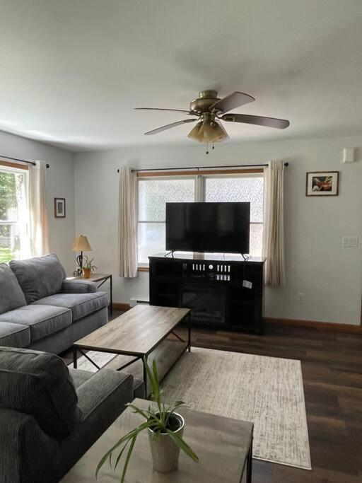 Falls Edge Farm Cottage — 4-Star Luxury Hotel in Benton, United States