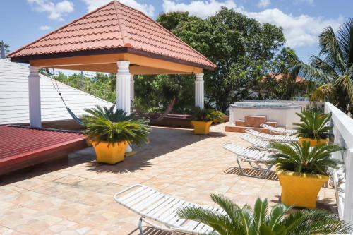 Oceanfront Family Villa — Black River — photo 2