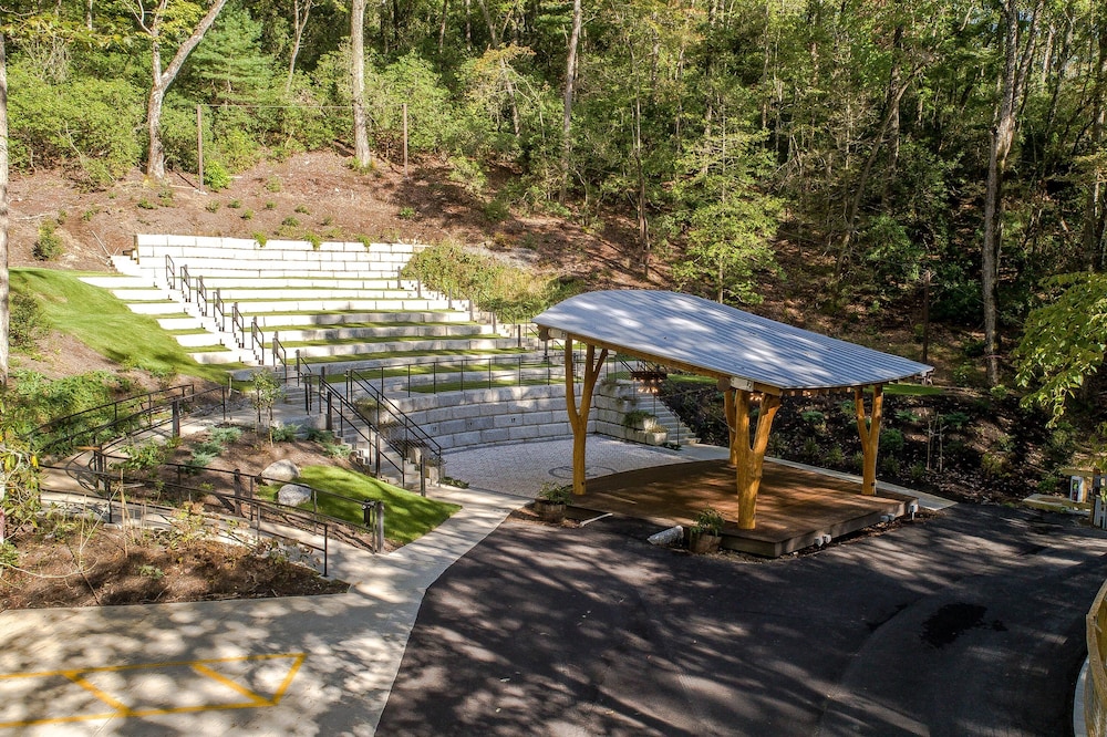 Pilot Cove Forest Lodging - photo 27