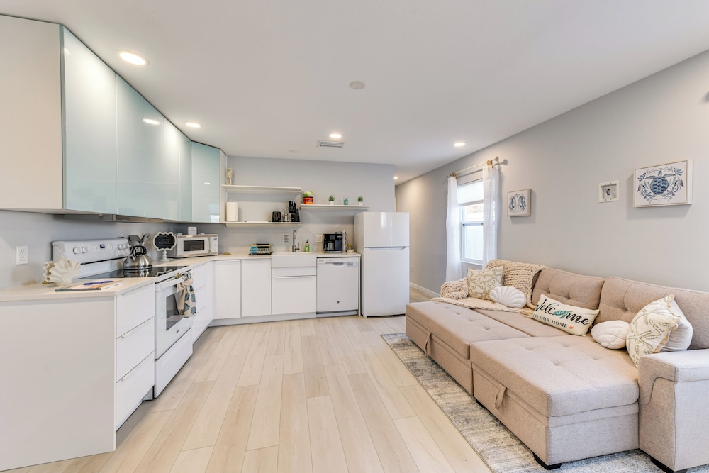 6 Mi to Dtwn: Sarasota Apt w Patio & Fire Pit — 4-Star Luxury Hotel in Sarasota, United States