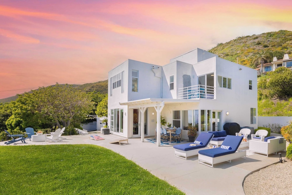 Stardust by Avantstay Views Hot Tub Pool Table — 4-Star Luxury Hotel in Malibu, United States