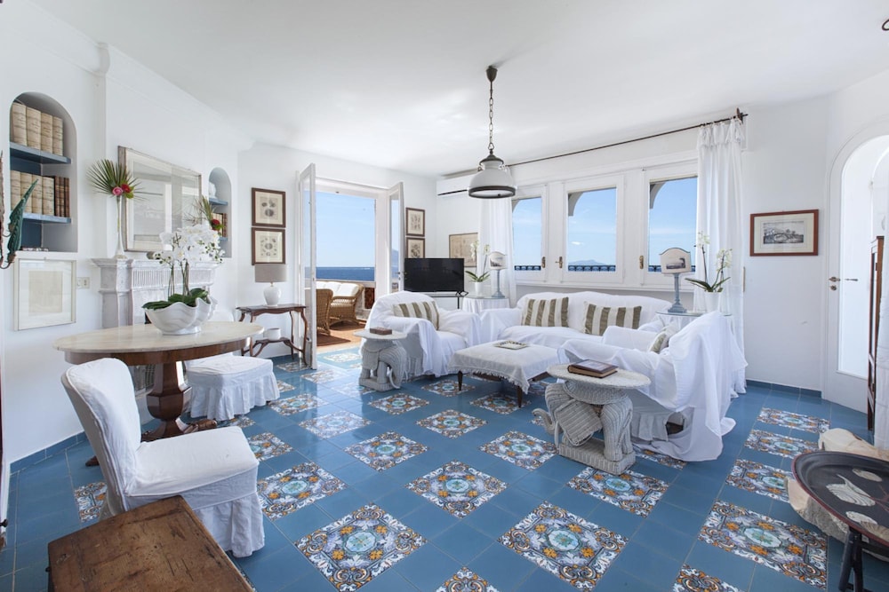 Villa Bouganville — 4-Star Luxury Hotel in Massa Lubrense, Italy