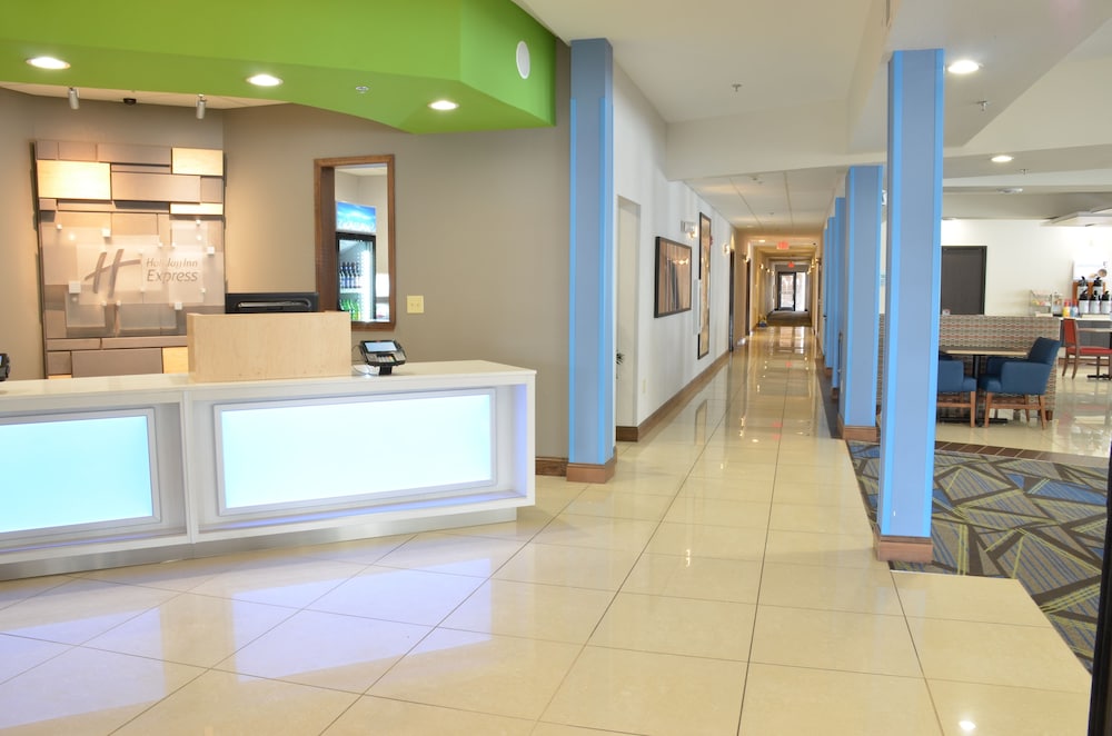 Holiday Inn Express Waterloo Cedar Falls an IHG Hotel - photo 2