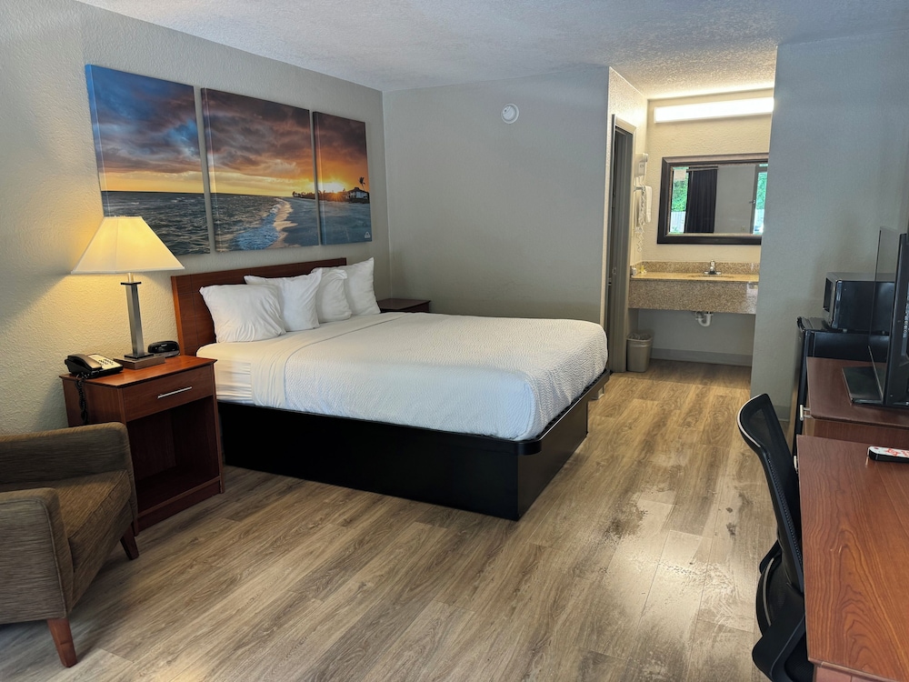 Days Inn by Wyndham Lake City I 10 - photo 9
