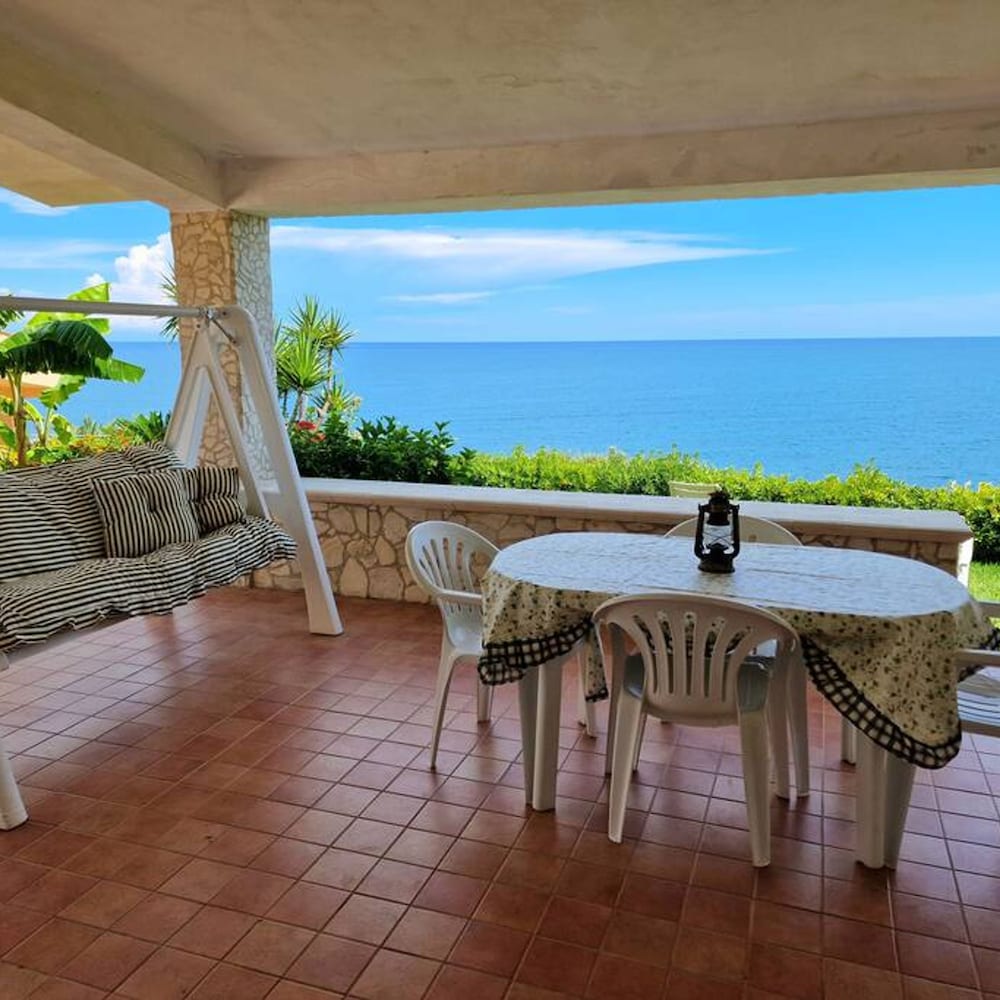Villa Daniela con Piscina Privata e Discesa a Mare tra Catania e Siracusa — 4-Star Luxury Hotel in Augusta, Italy