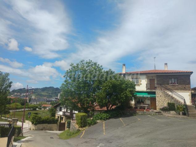 Agerre Goikoa Agroturismo — Zarautz