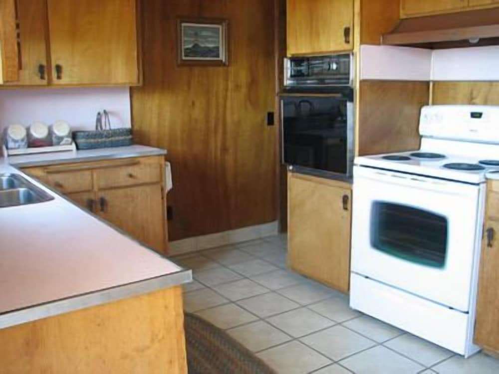 Bodega Harbor Inn - photo 15