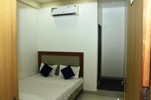 Hotel J K and Restaurant Couple Friendly in Morbi, India