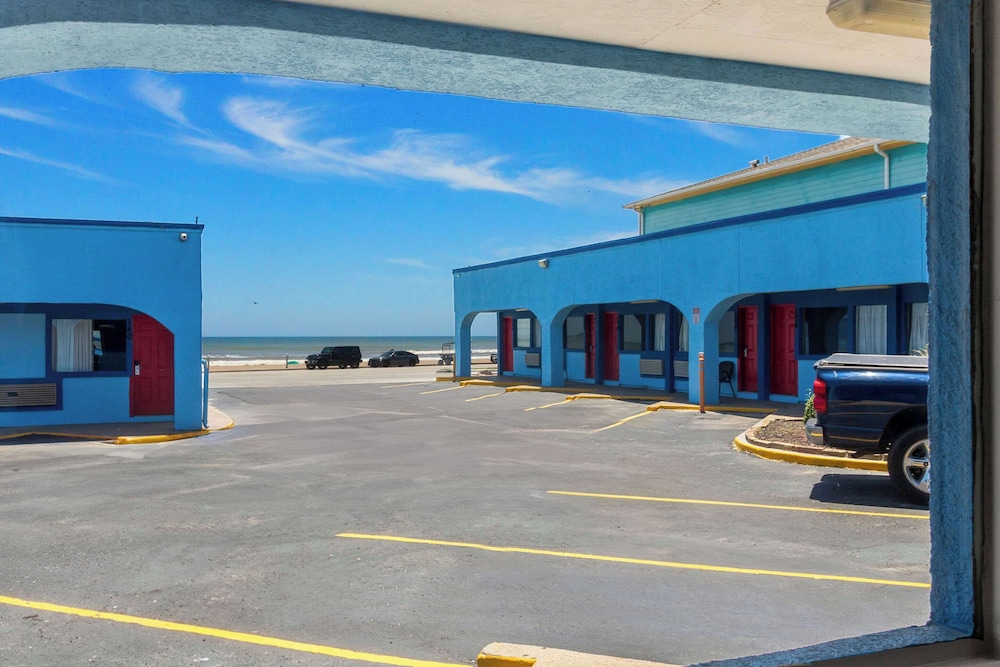 Econo Lodge Galveston Seawall TX - photo 37
