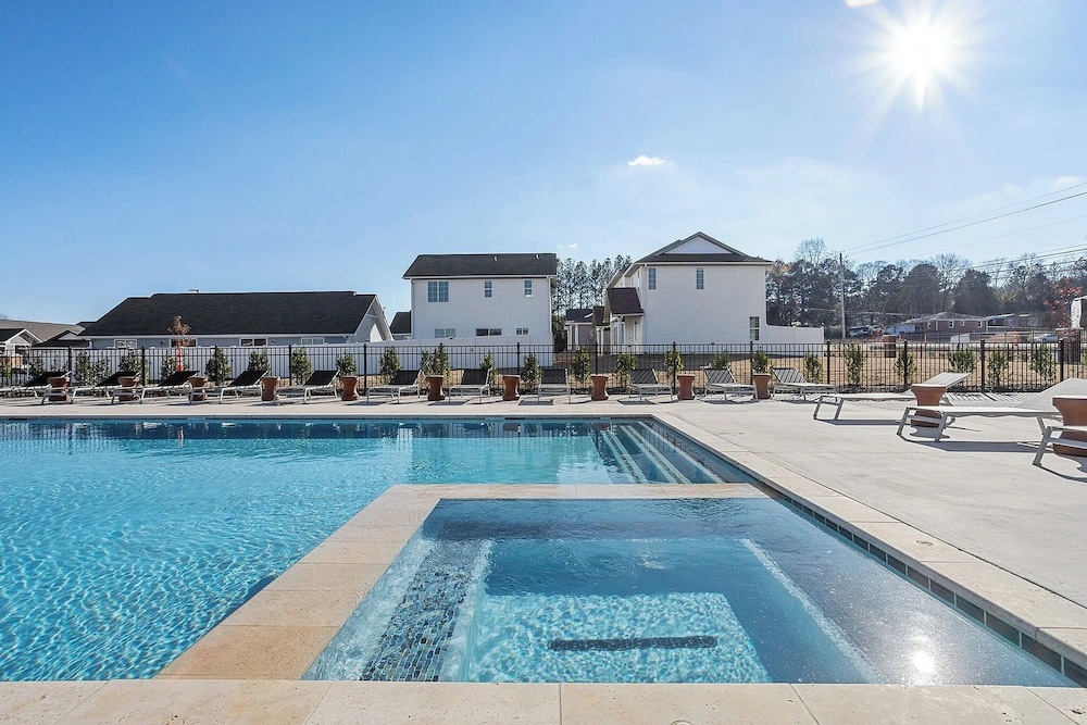 Landing Apartments Huntsville Near Rocket City — 4-Star Luxury Hotel in Madison, United States