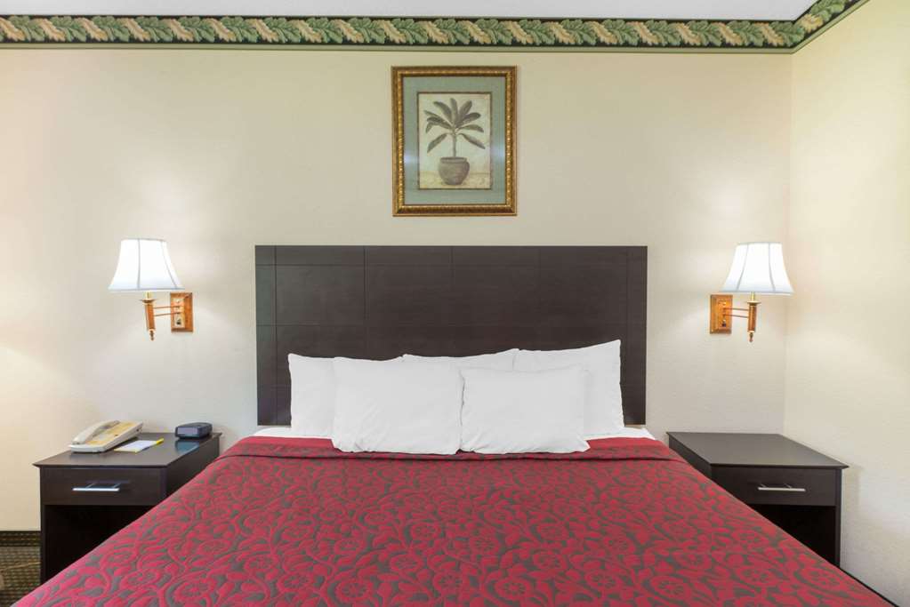 Days Inn by Wyndham Sullivan - photo 6