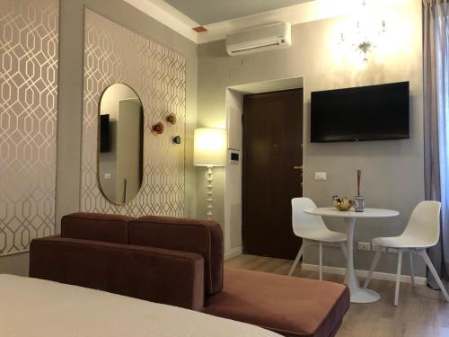 Monolocale Chic — 4-Star Luxury Hotel in Milan, Italy