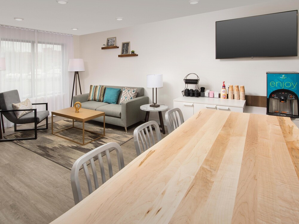 WoodSpring Suites Seattle Everett - photo 32