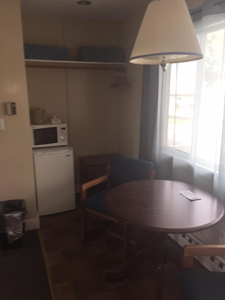 Coast Village Inn & Cottages - photo 18