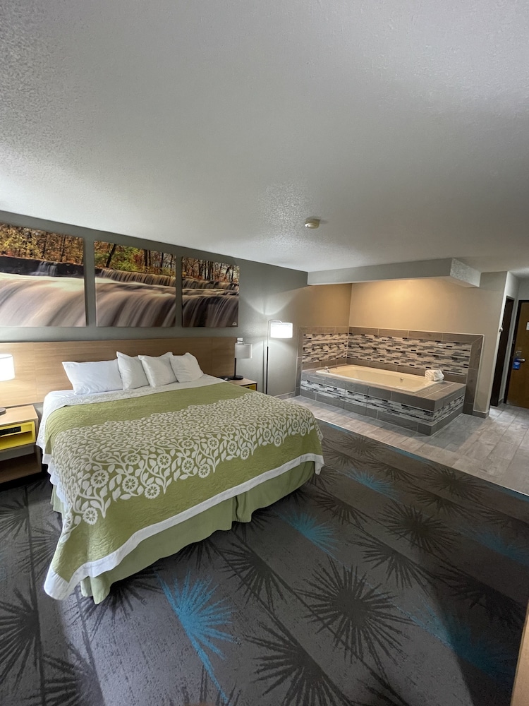Days Inn by Wyndham Alpena - photo 18
