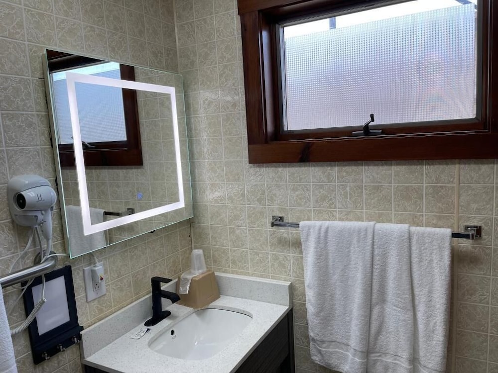 Belmont Motel - photo 26