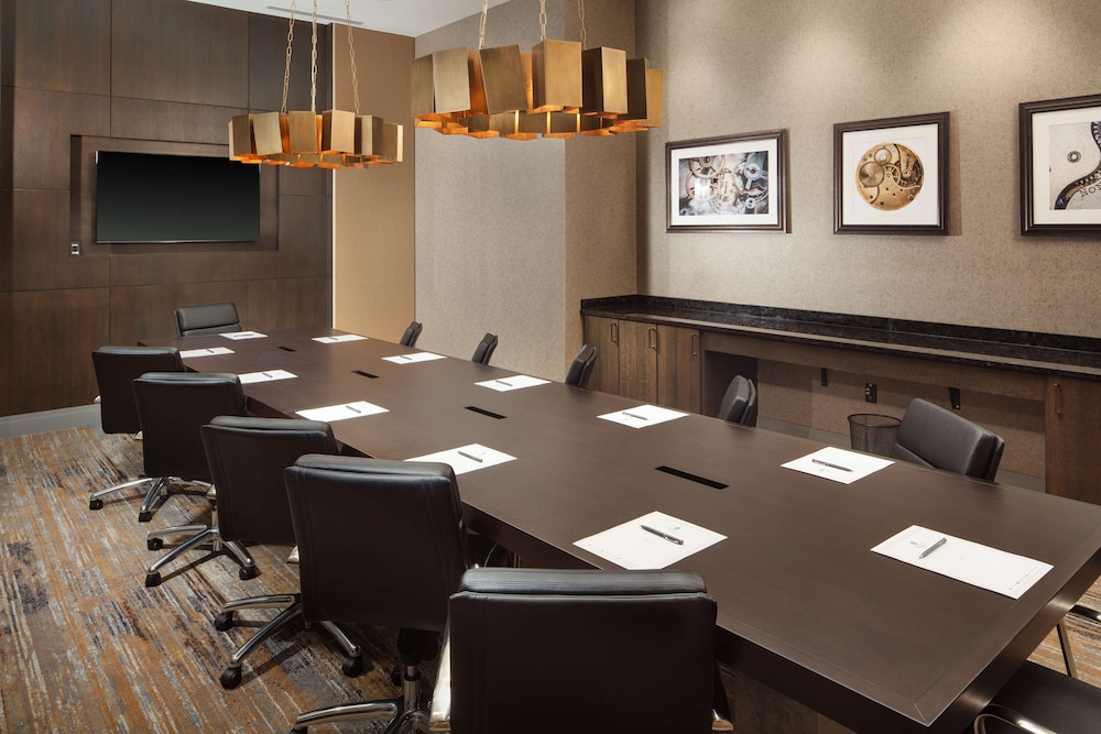 Embassy Suites by Hilton South Bend at Notre Dame - photo 34