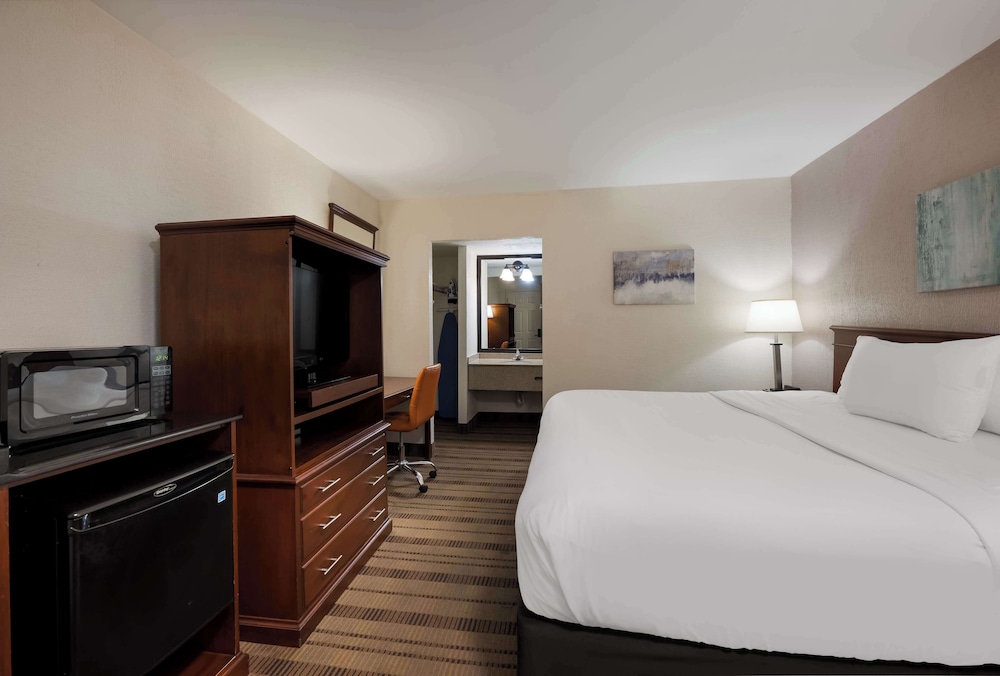 SureStay Plus by Best Western Woodbury Inn - photo 10