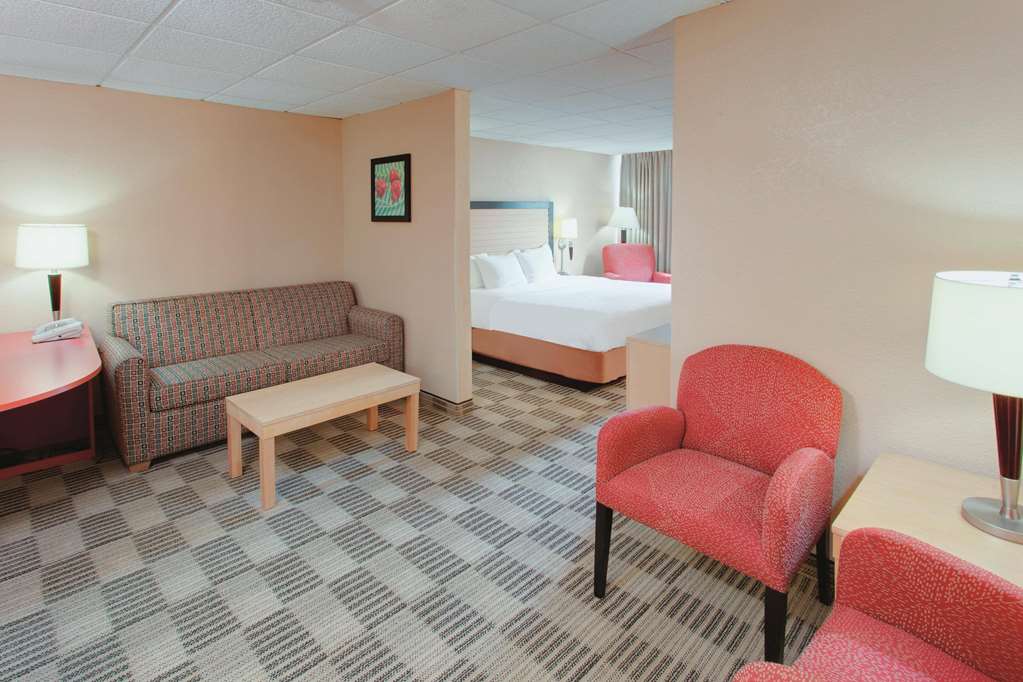 Ramada by Wyndham Fairfield NJ - photo 8