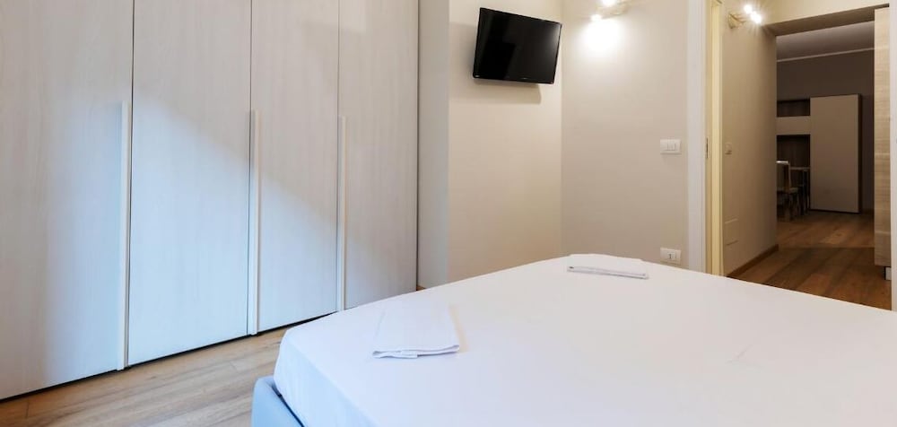 Vista Arco Della Pace Castello Sforzesco — 4-Star Luxury Hotel in Milan, Italy