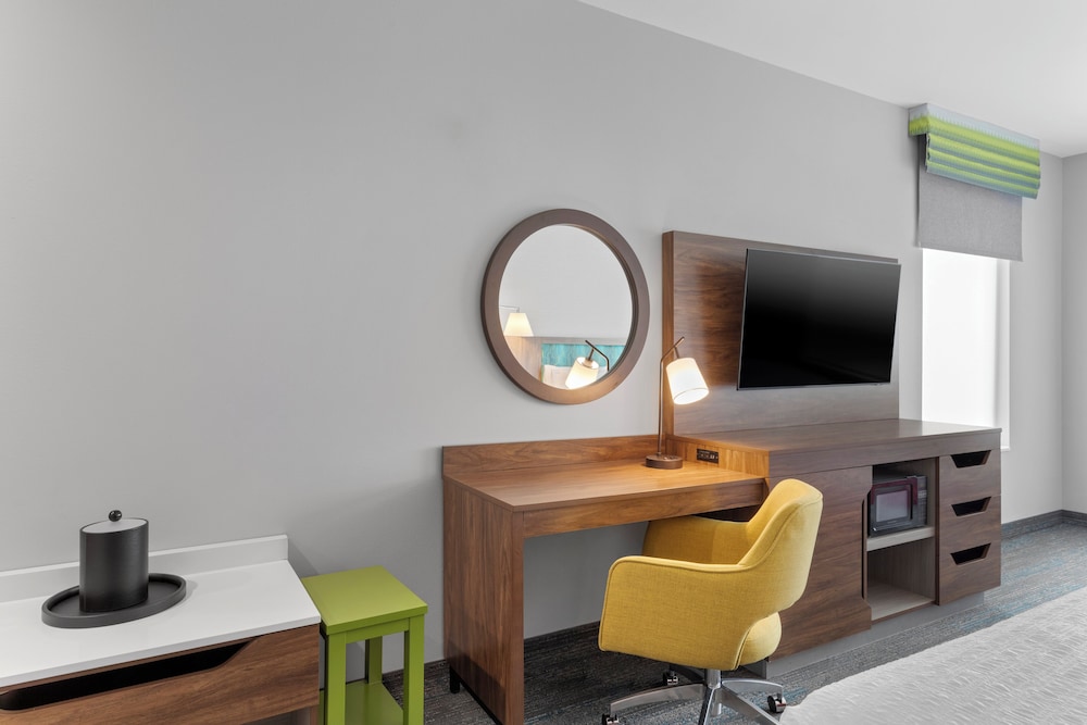 Hampton Inn Saline - photo 17