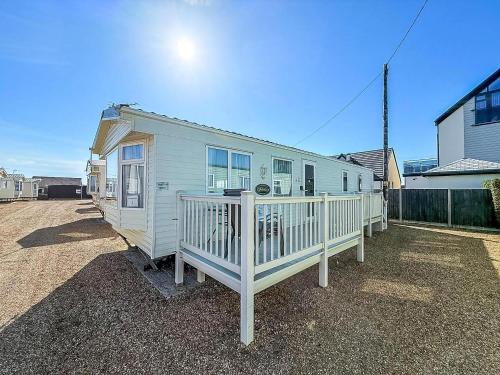 Dog Friendly 8 Berth Caravan Minutes From The Beach In Hunstanton Ref 13003L in Hunstanton, United Kingdom