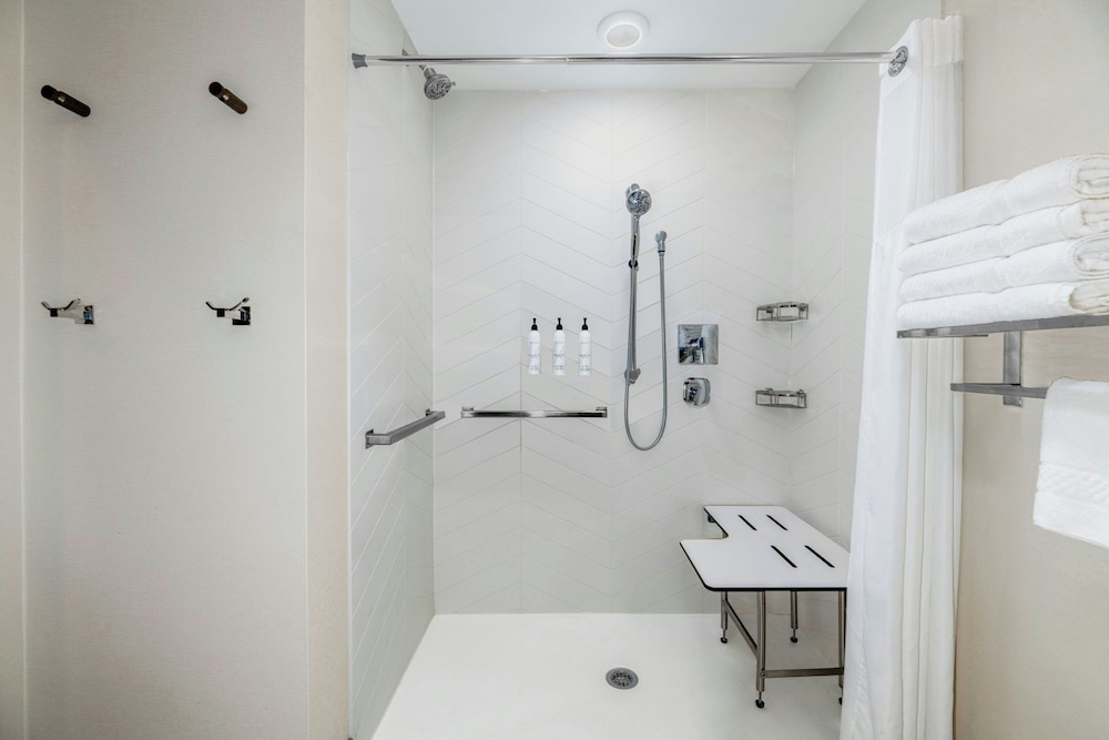 Fairfield Inn & Suites By Marriott Norfolk - photo 17