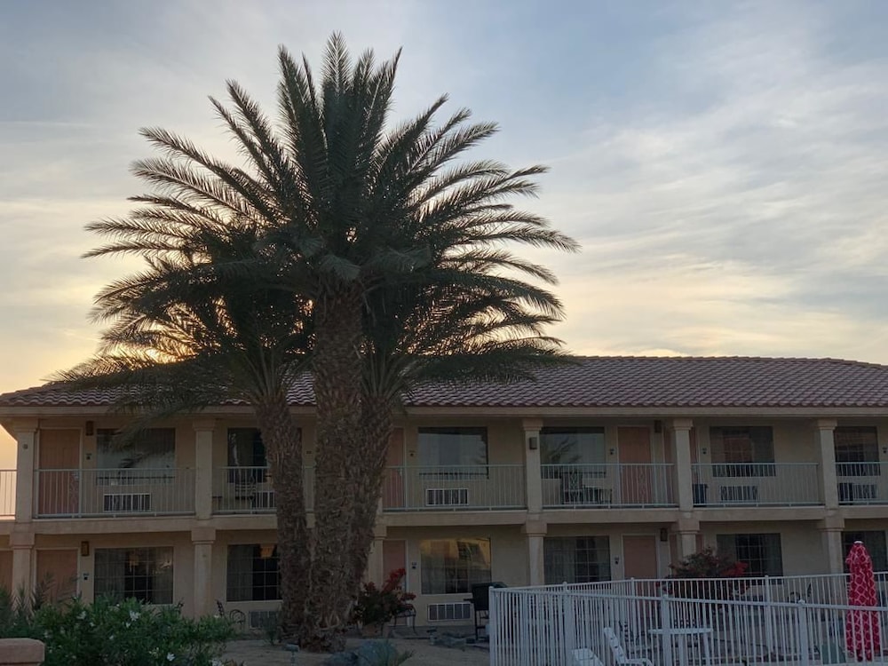 Calipatria Inn And Suites - photo 24