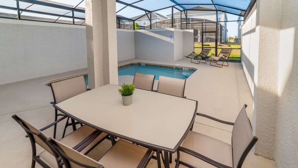 Grhdog9055 Champions Gate Resort 4 Bed 3 Baths Townhouse — 4-Star Luxury Hotel in Davenport, United States