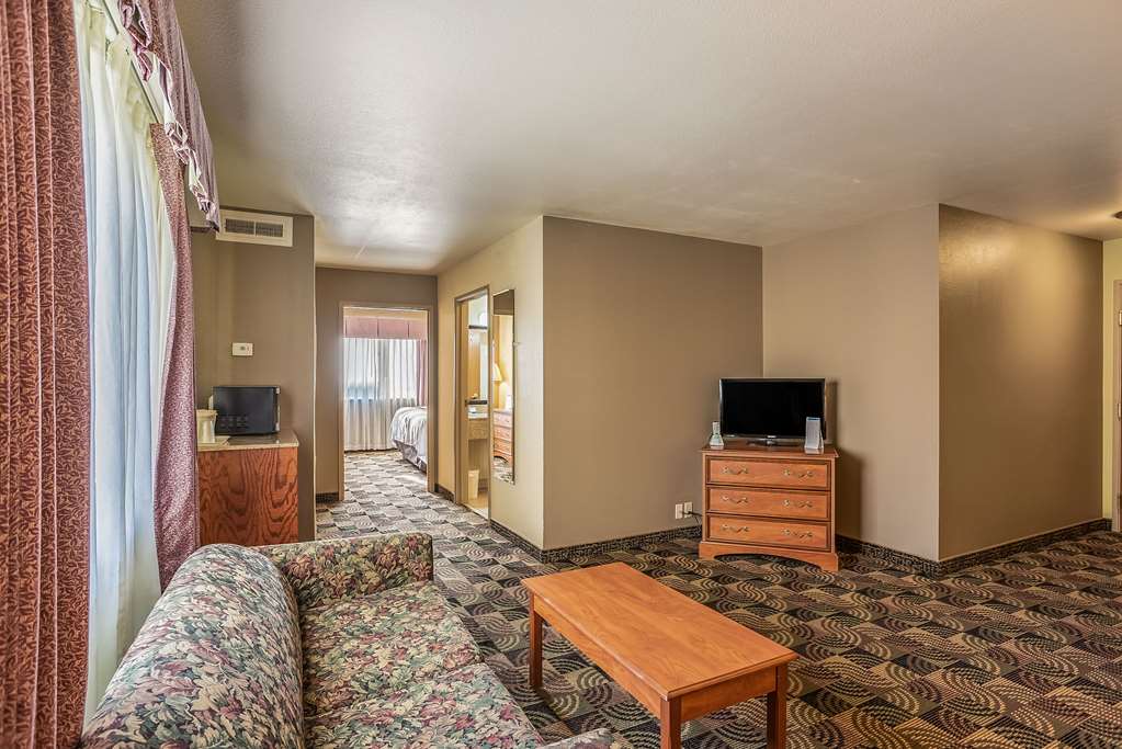 Quality Inn & Suites Hannibal West - photo 19