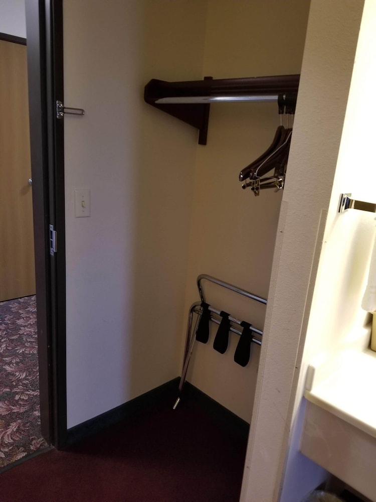 Bilmar Inn & Suites Dell Rapids Near Sioux Falls - photo 34