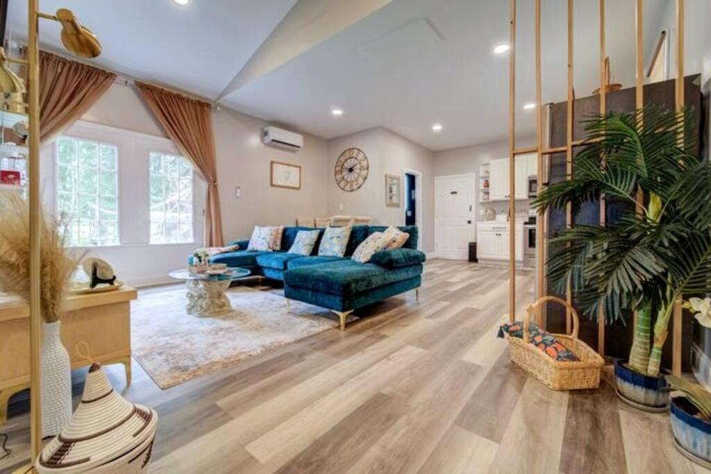 The Little Villa 2Bed 1Bath Private Suite — 4-Star Luxury Hotel in Bristol, United States